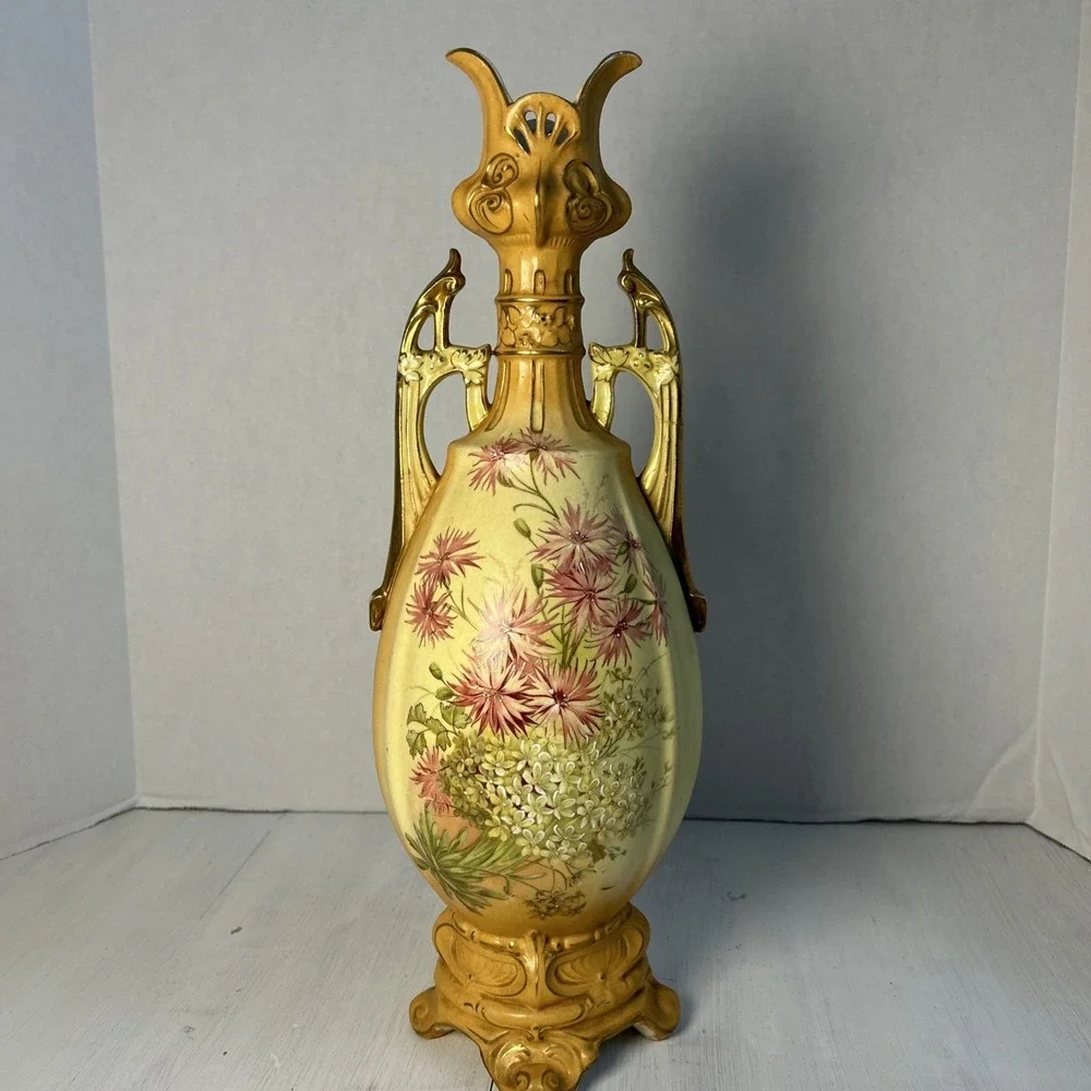 ANTIQUE ROYAL WETTINA FOOTED VASE-AUSTRIA-ROBERT‎ HANKE LATE 19th CENTURY 1508